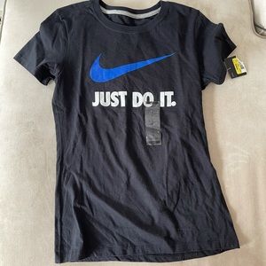 NWT women’s Nike shirt